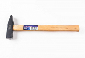 На сайте Трейдимпорт можно недорого купить Молоток с ручкой из дерева гикори 400г AHM-00400. 
